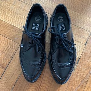 TUK leather pointed lace up creepers